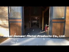 屋内Shelfterの屋根のヨーロッパの馬の馬小屋のタケ木製の詰物