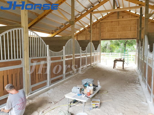 豪華な溶融亜鉛メッキ馬小屋馬安定ボックス スイングまたはスライド ドア付き