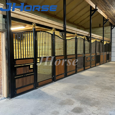 屋外の携帯用馬の停止は移動式馬小屋の考えの計画に向かう