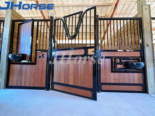 6ft x 6ftのプレハブの馬納屋はカスタマイズされたフレームの馬の安定した前部にパネルをはめる