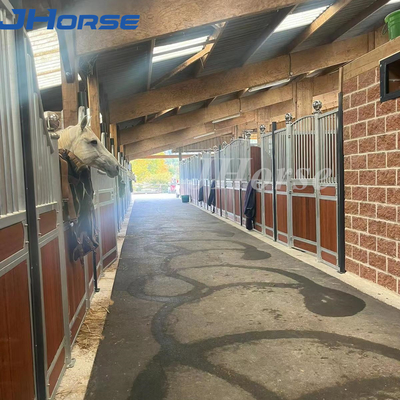 ホットディップ 熱電熱 ヨーロッパの馬のスタッド 軽鋼枠 屋外