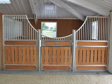 専門のヨーロッパの馬の停止は木のタケ材料をカスタマイズしました