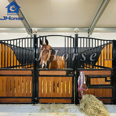 バンブー / パイン の 詰め物 を 備えた モジュール 式 の 馬 の スタッド ヨーロッパ の 馬 スタッド