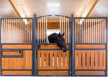 安全はタケ板が付いている安定した馬のヤードのパネル/馬の停止のパネルに内側も外側も電流を通しました
