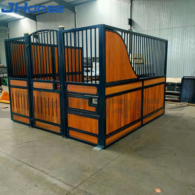 チークの木製の両開きドアの設計の鋼鉄農場の塀のポータブル3.5mの納屋の停止の前部
